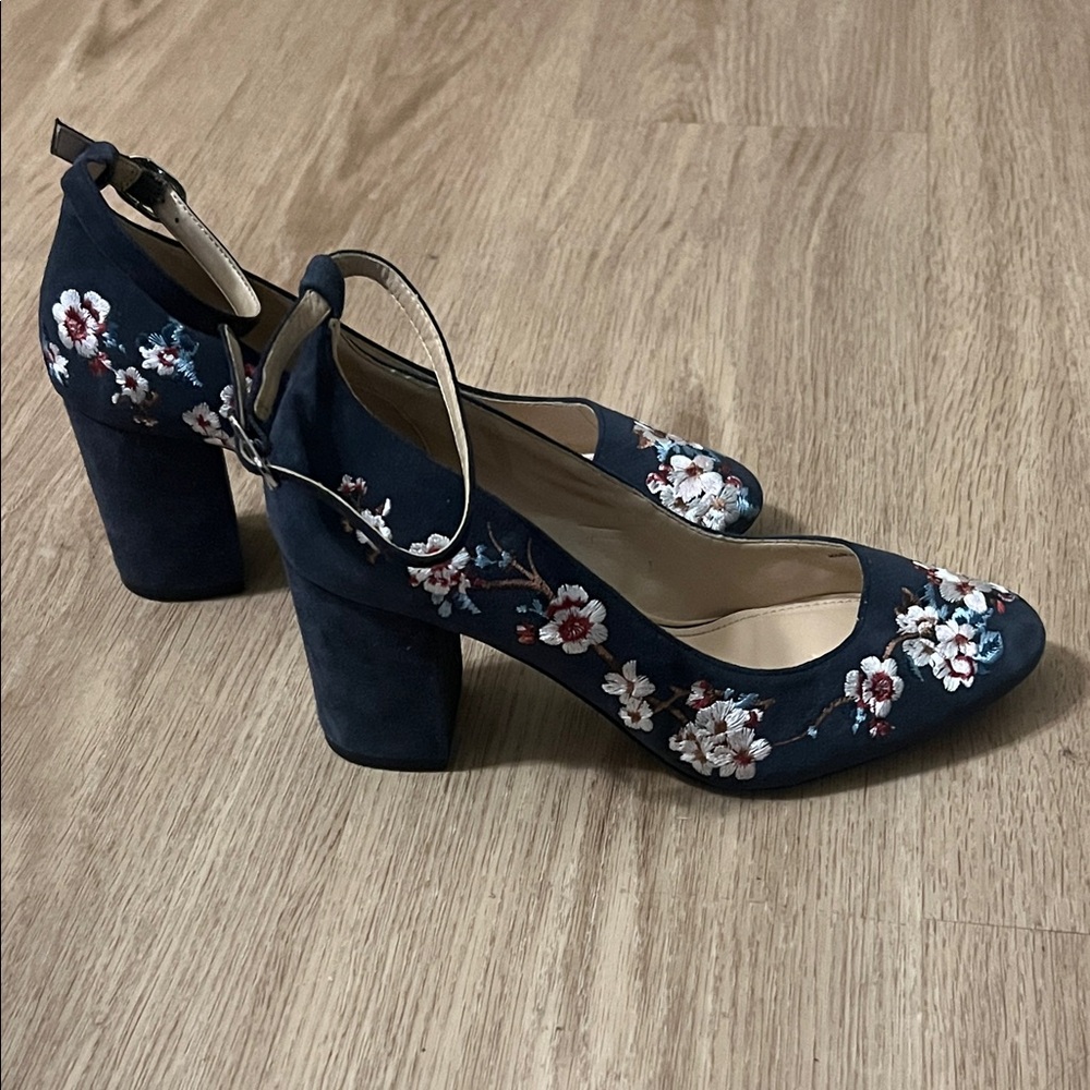White House Black Market Navy Floral Heels